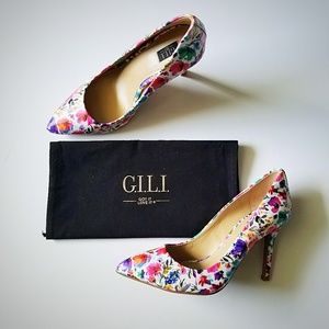 LEATHER floral pumps!